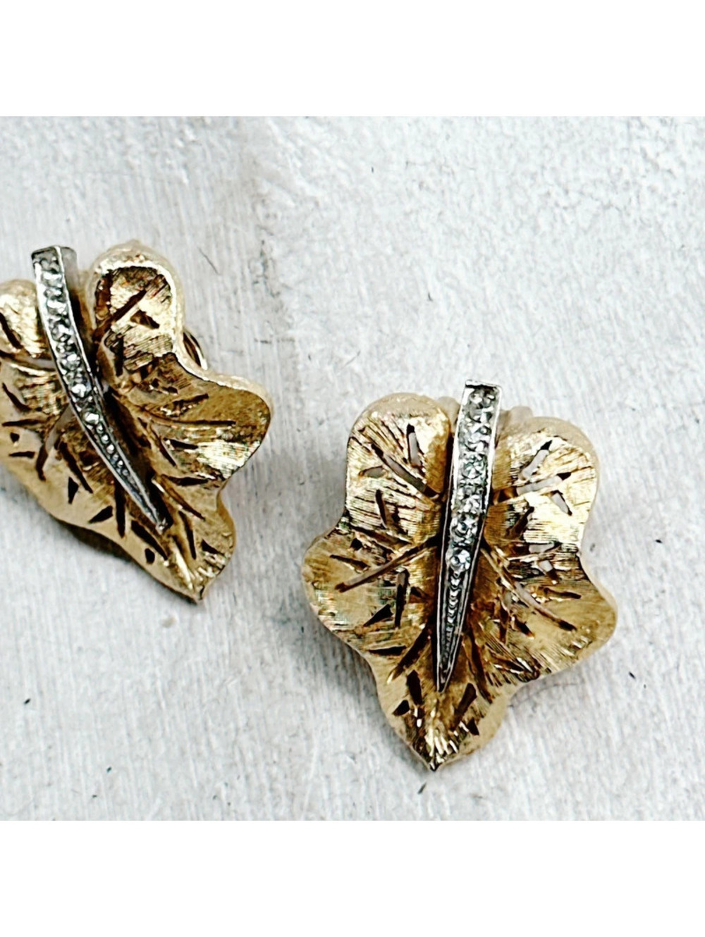 2527mc. Bronze Clip ONs Leaves